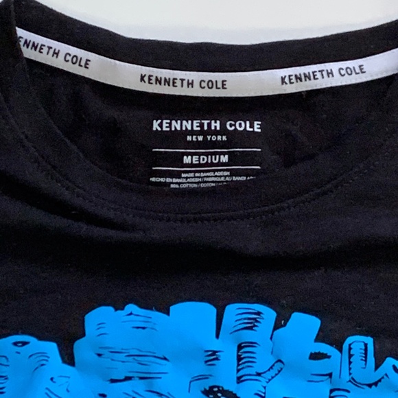 Black Size Med Kenneth Cole T-Shirt with Vibrant Blue Indivisible Graphic - Picture 7 of 8